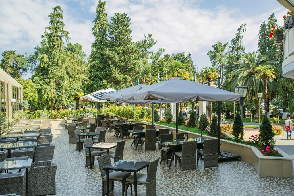 Hotel Intourist Palace Batumi Exterior foto