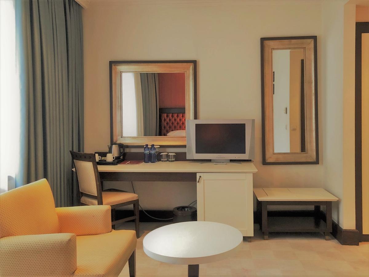 Hotel Intourist Palace Batumi Exterior foto